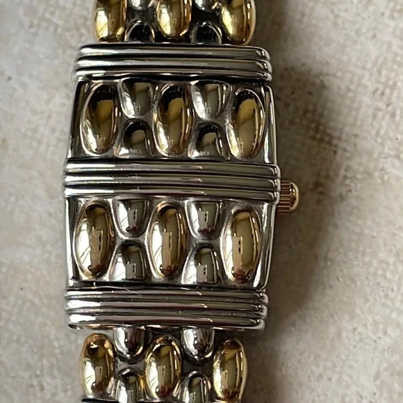 Armitron lady battery water resistant silver and gold - Picture 1 of 7